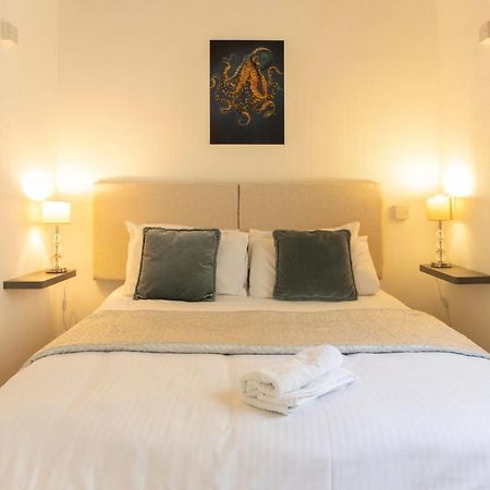 **Sunny And Bright, Thatchers Rock One Bed Beach Front Apartment*** Torquay Luaran gambar