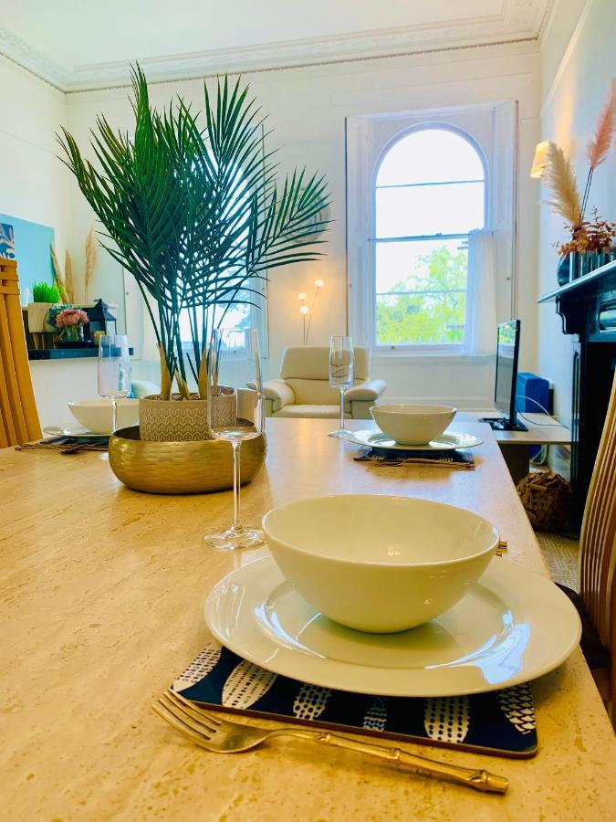 **Sunny And Bright, Thatchers Rock One Bed Beach Front Apartment*** Torquay Luaran gambar