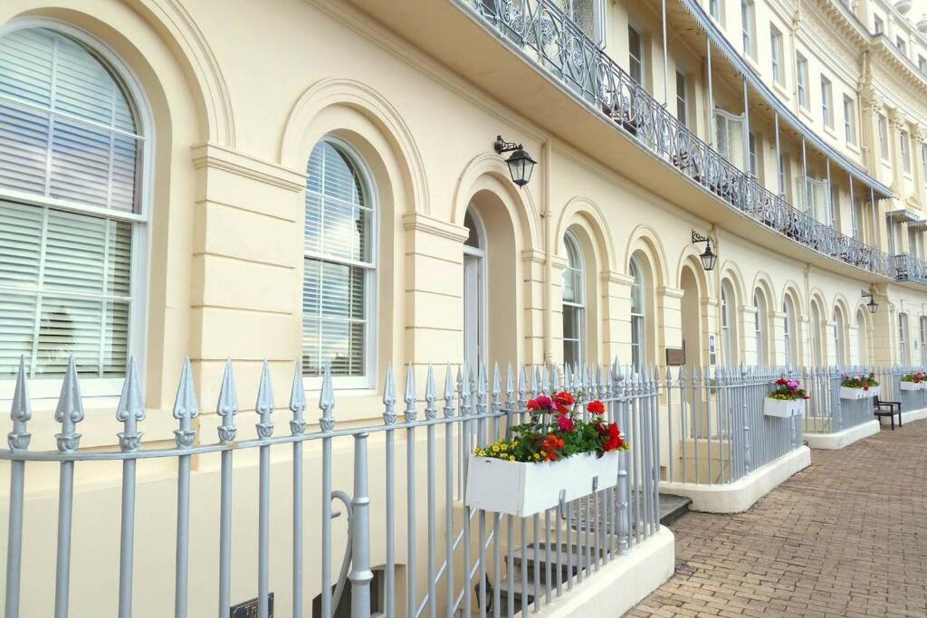 **Sunny And Bright, Thatchers Rock One Bed Beach Front Apartment*** Torquay Luaran gambar